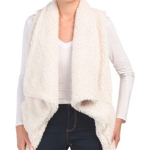 Democracy White Shaggy Faux Fur Comfy Winter Vest Medium Sweater Vest Tr…